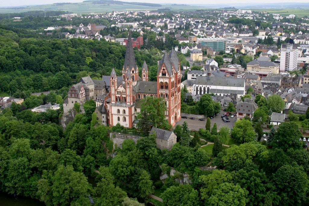 Hotel Gaestehaus Priester Limburg an der Lahn Exterior photo