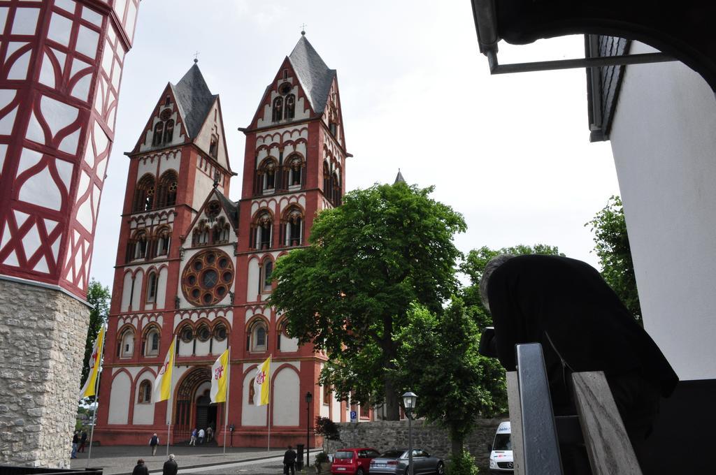 Hotel Gaestehaus Priester Limburg an der Lahn Exterior photo