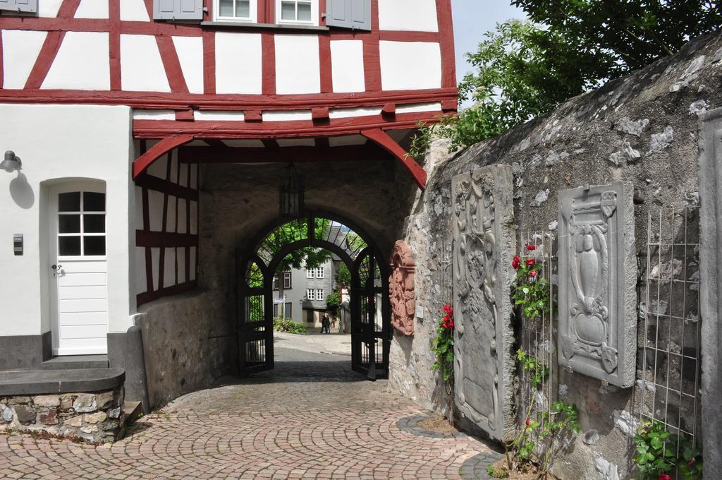 Hotel Gaestehaus Priester Limburg an der Lahn Exterior photo